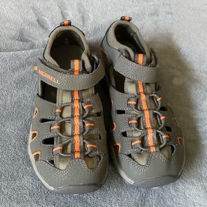 Youth Merrell Size 2 Sandals. Like New Condition